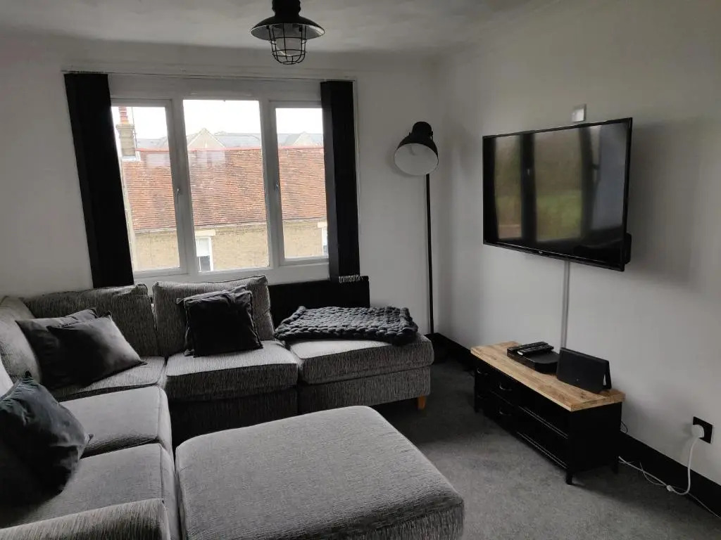Riverside Park Penthouse Apt 1BR Parking St Neots