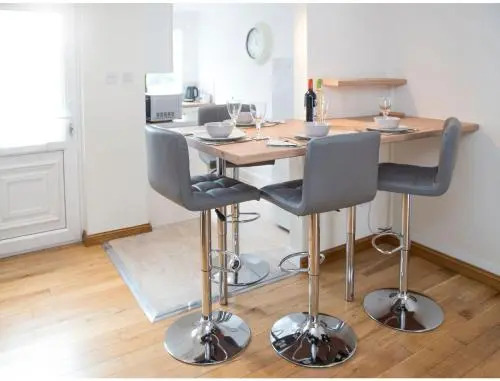 Modern House Close to Stadiums & Centre W/parking