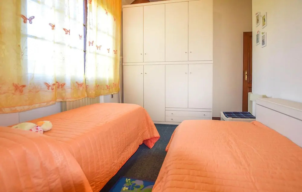 Nice Apartment in Capezzano Pianore With 3 Bedrooms and Wifi
