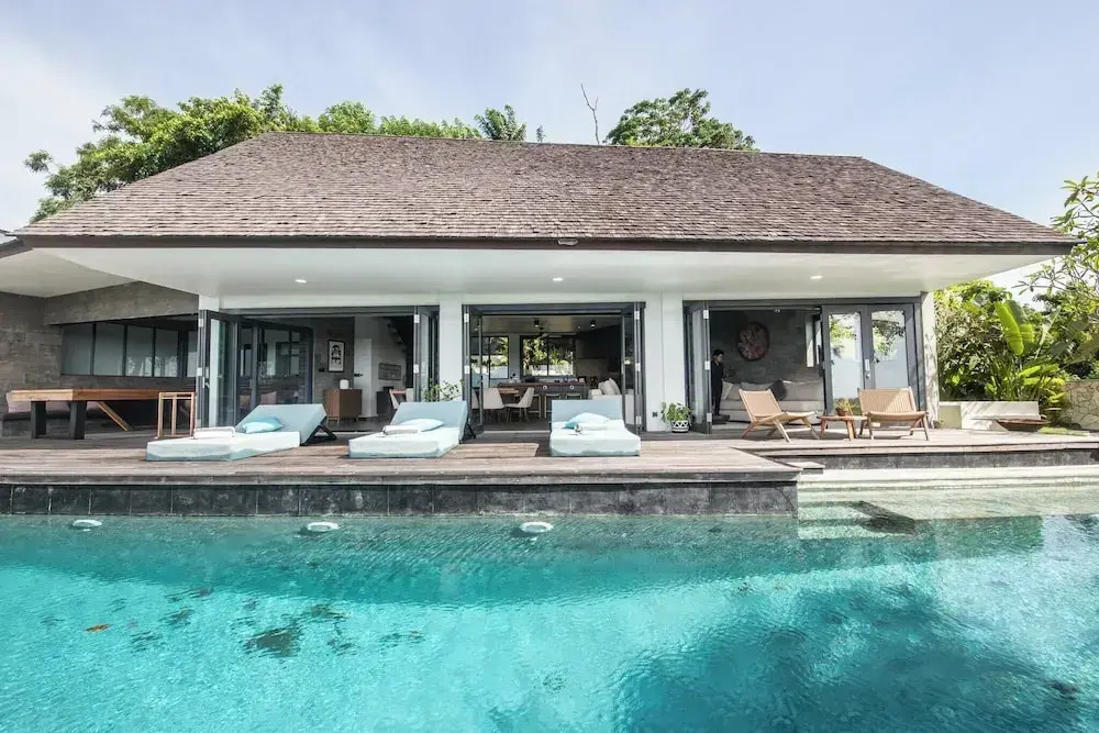 Elegant 6BR Clifftop Villa Near Bingin