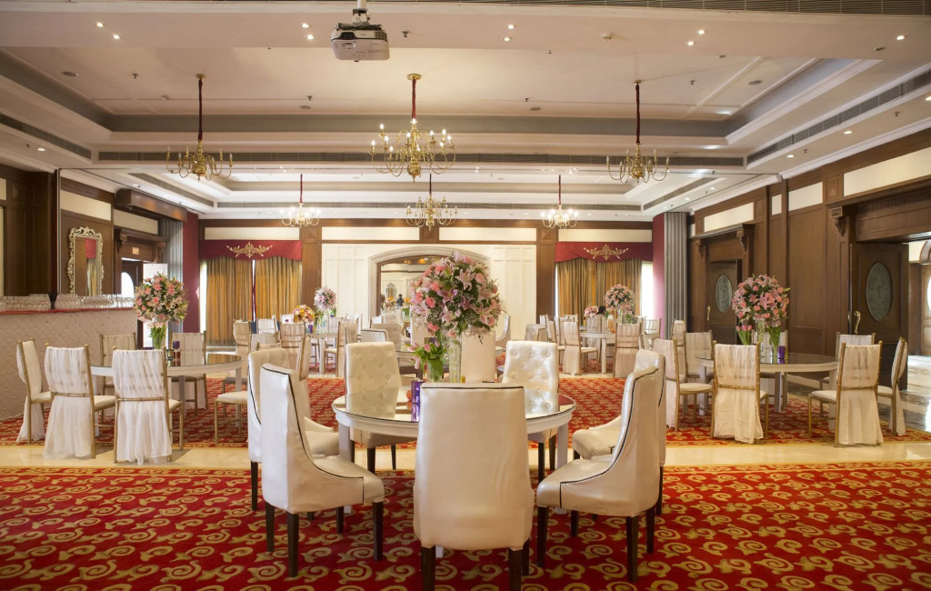 The Palms Town & Country Club - Resort