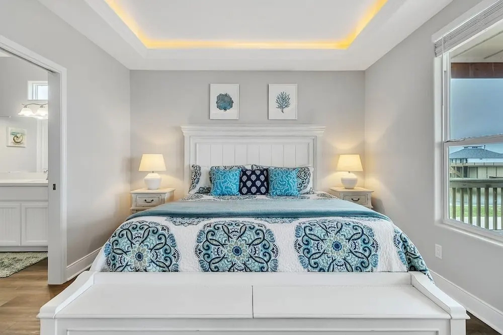 Born To Beach 4 Bedroom Home by RedAwning