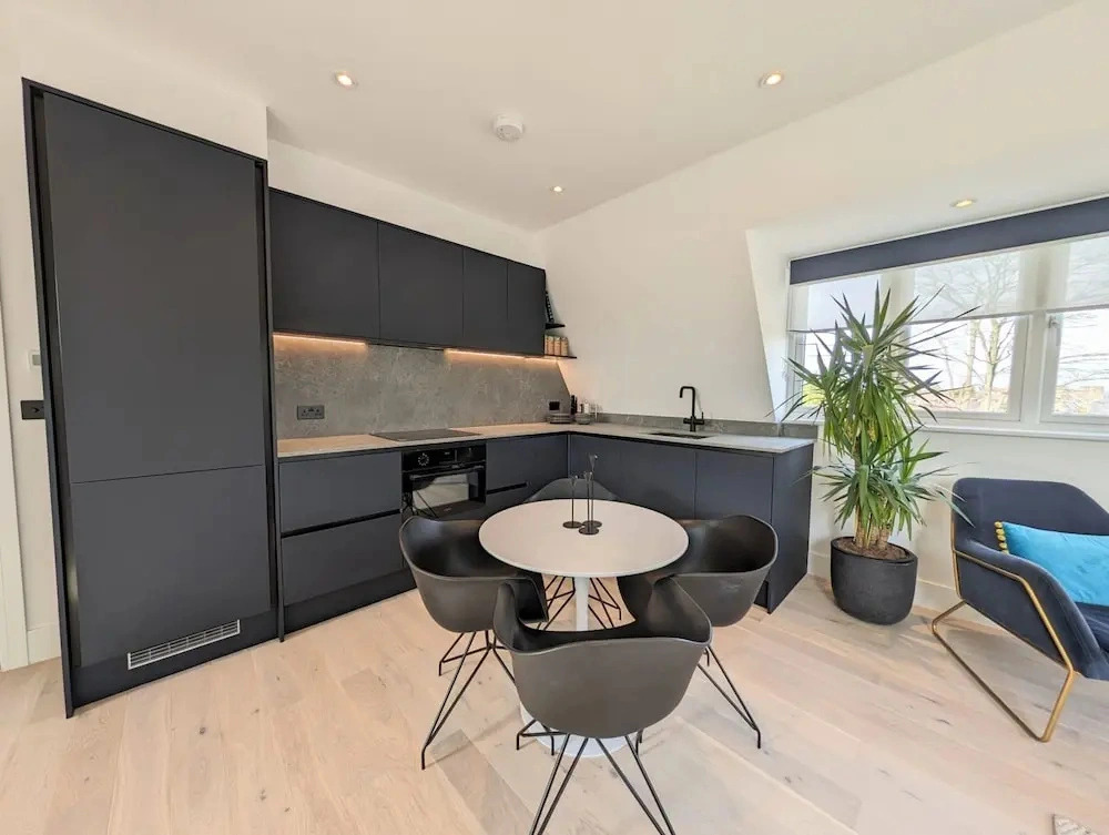 Modern Apartment in Moss Hall Court