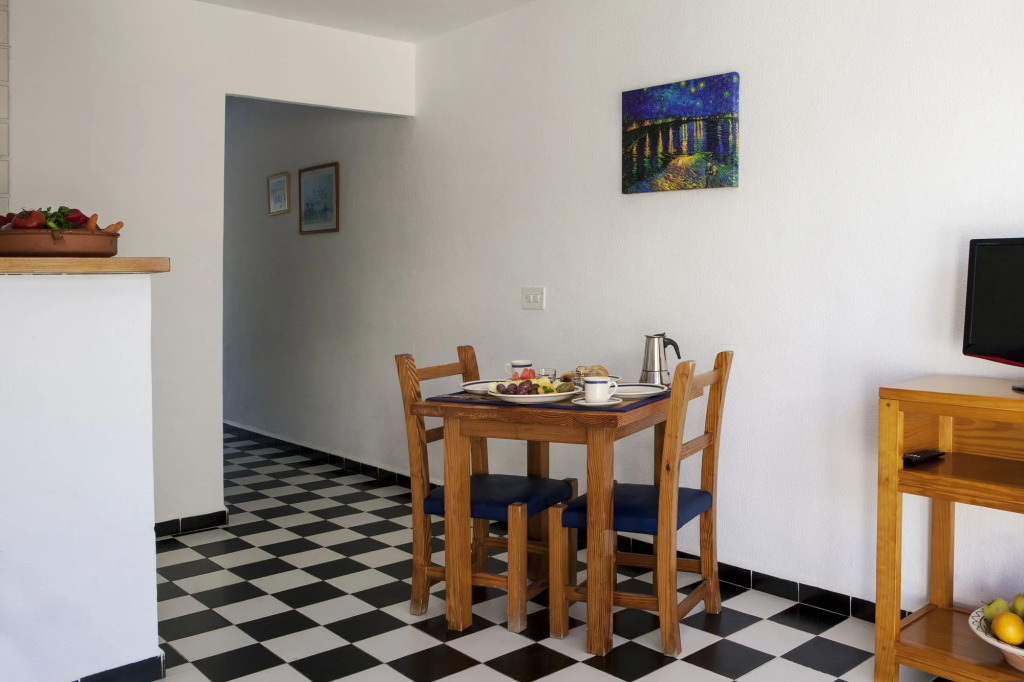 Apartamentos Es Pujols - Emar Hotels