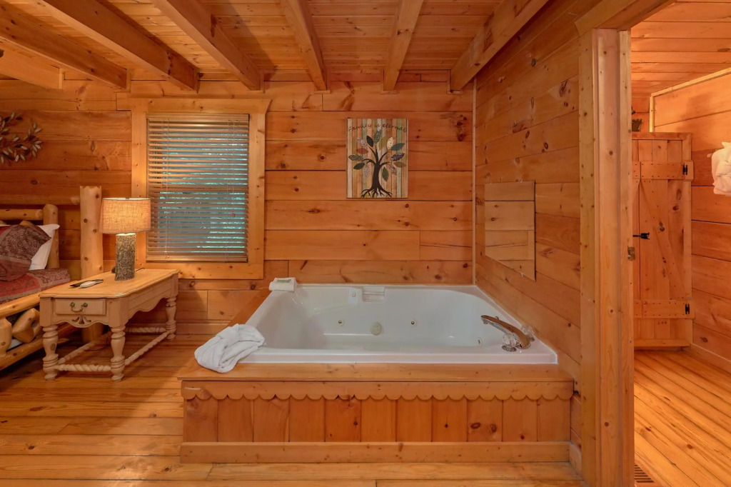 Hickory Lodge in Pigeon Forge