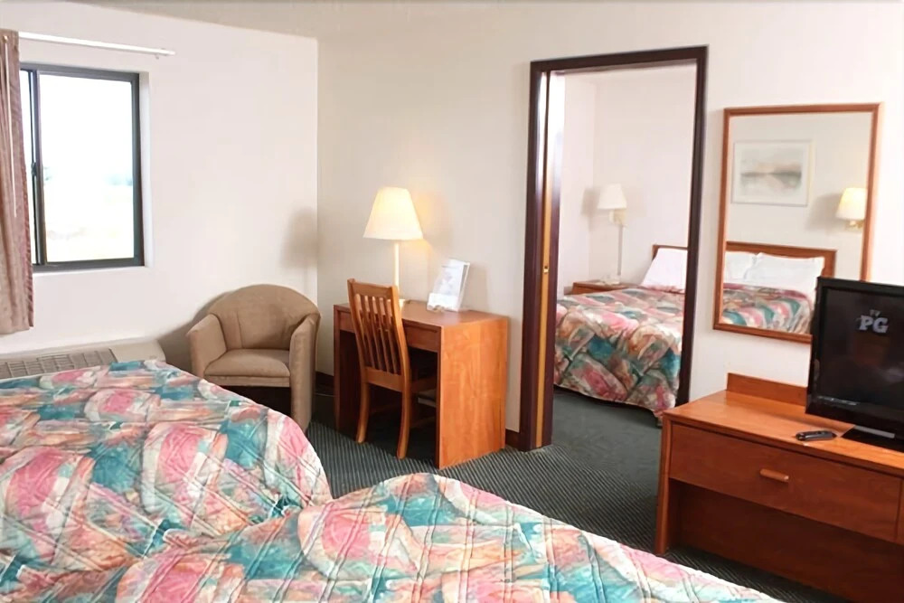 Centerstone Inn & Suites Carlyle