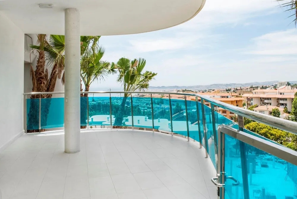 Magical Apartment in Reserva del Higueron Ref 121