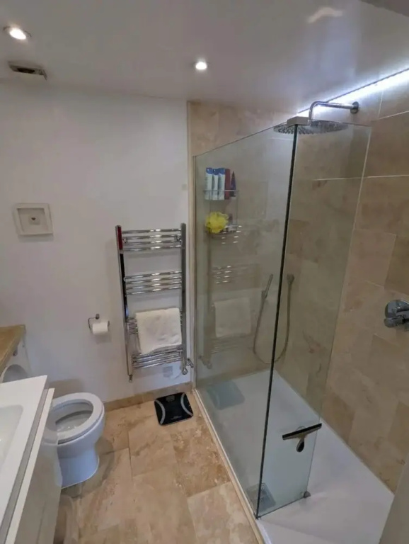 Cheerful 4 Bedroom Home in the Heart of London