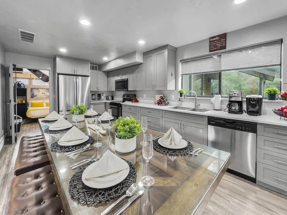 Hidden Haven At Apache Trail! 4 Bedroom Townhouse by RedAwning