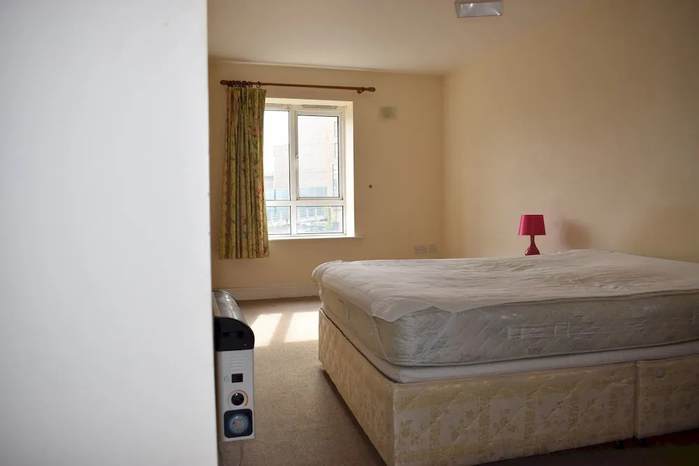 Bright 2 Bedroom Apartment With Balcony in City Centre