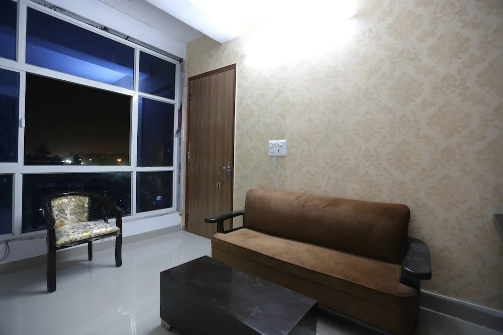 Retreat Inn by OYO Rooms