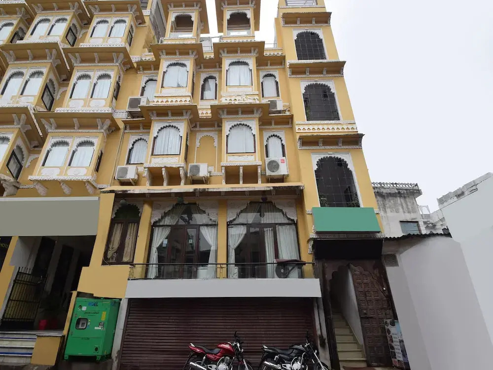 Hotel Mandiram Palace