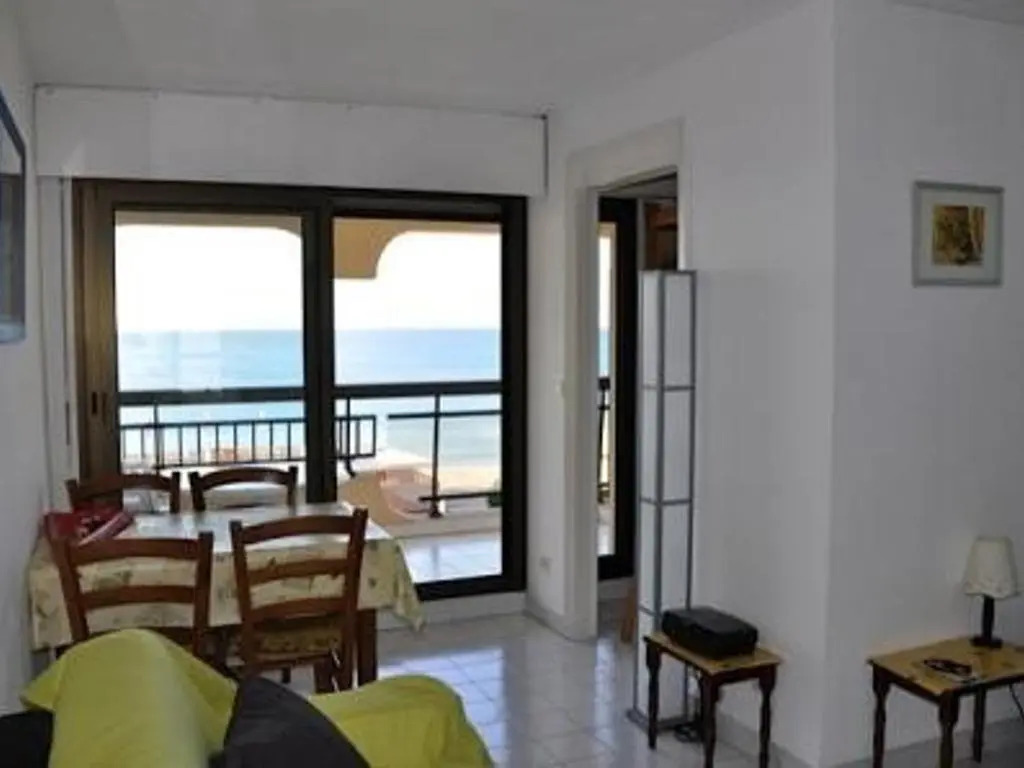 Appartement 2P, 4 Couchages, Terrasse et Salon de Jardin à 200m de la Plage, Fréjus - FR-1-226A-22