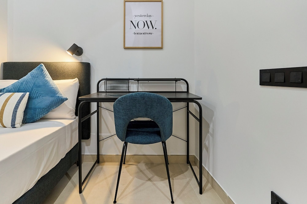 Sant Adrià Urban Suites by gaiarooms