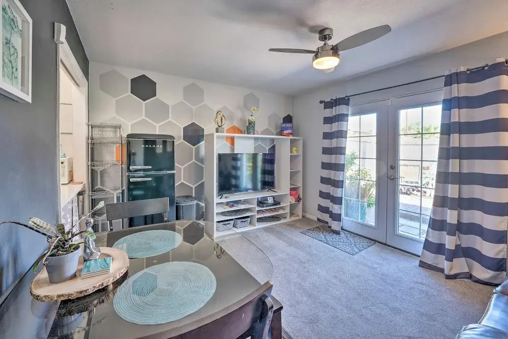 4 Mi to Beach: Lake Havasu Apartment w/ Pool!