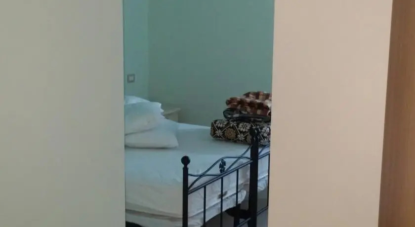 Atina Bed