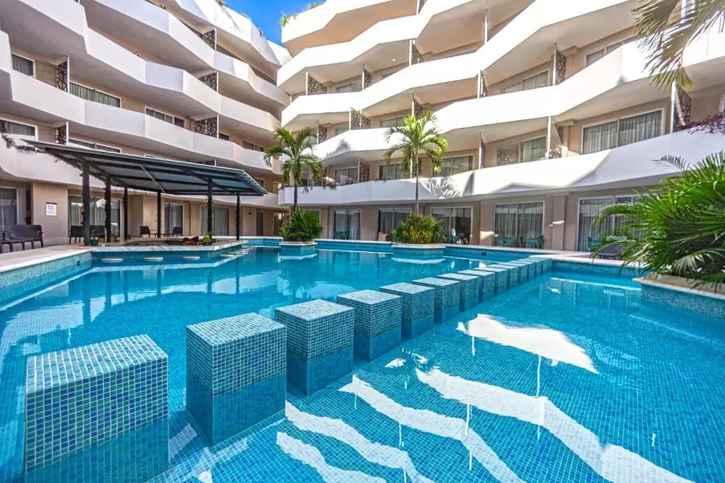 CHIC 2 Bdr GALLERY CONDOS near 5th avenue & BEACH