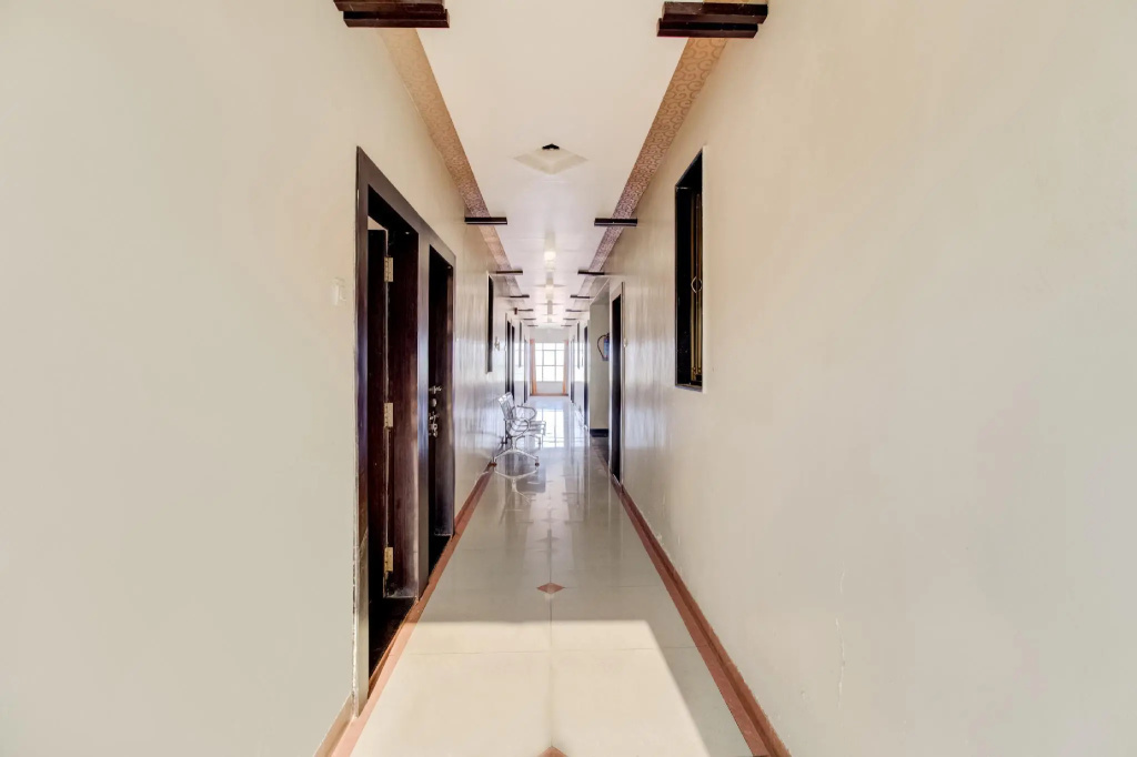 Warunase Palace by OYO Rooms