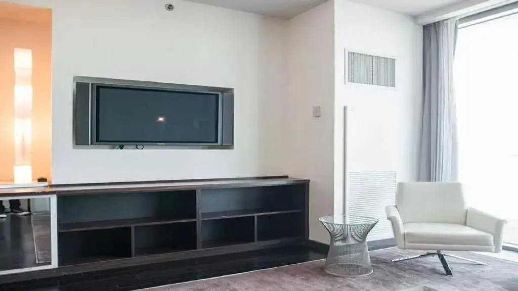 Palms place 51st floor with balcony & strip view