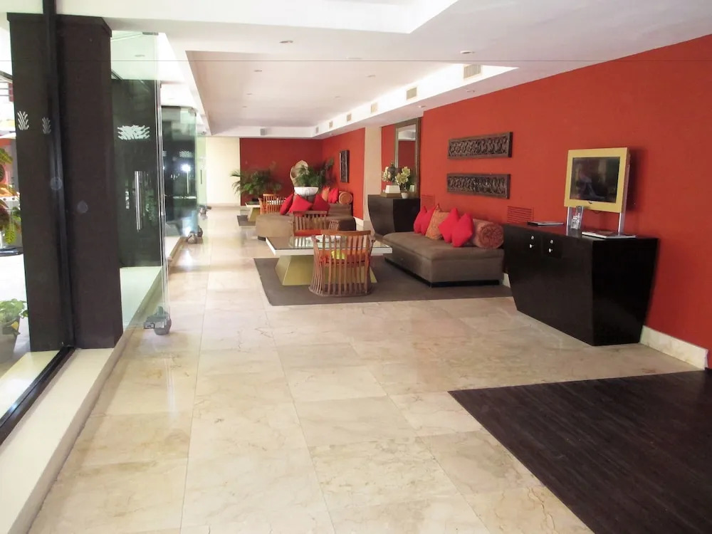 Aldea Thai Jr Suite by SunandSea