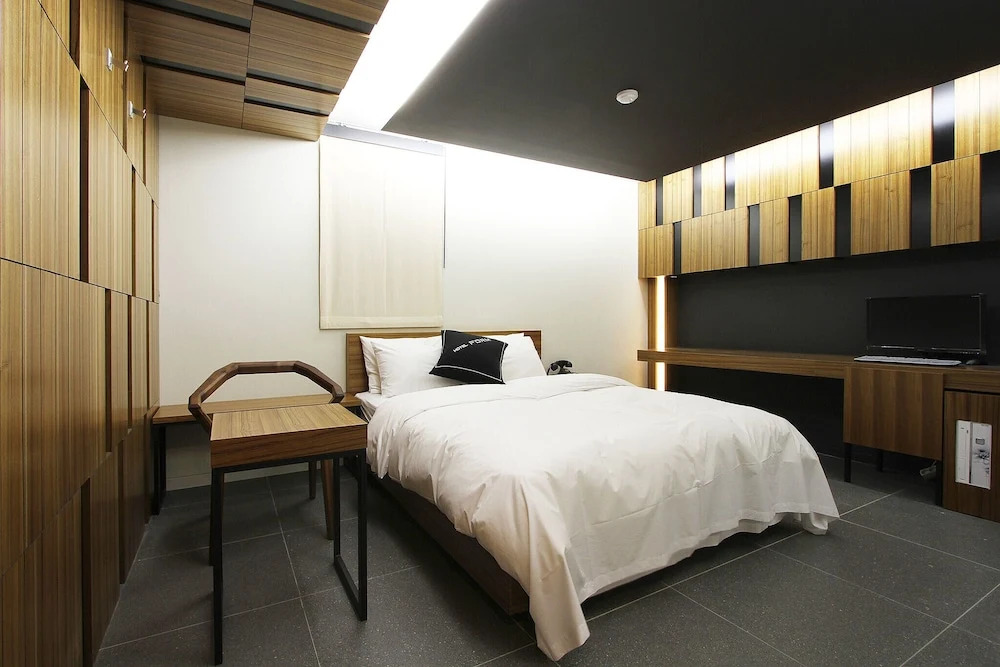 Form Hotel