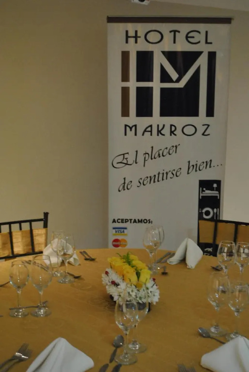 Hotel Makroz