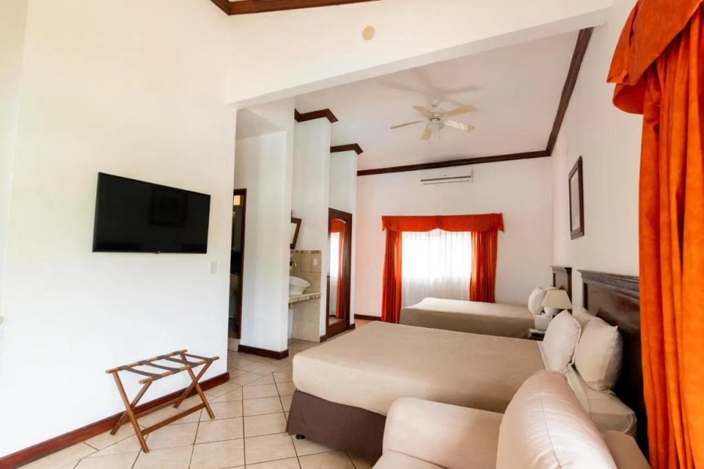 Hotel Cayman Suites