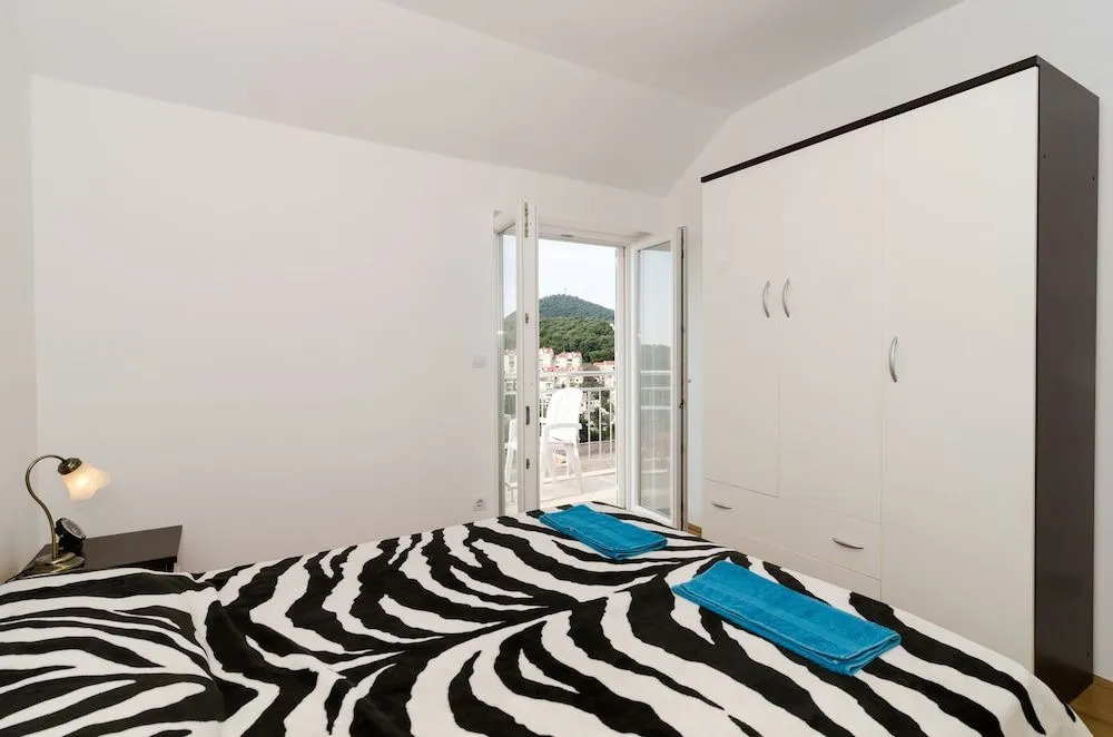 Apartments Mony
