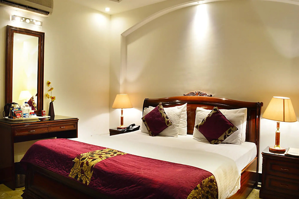 Alaya Stays Hotel Emperor Palms