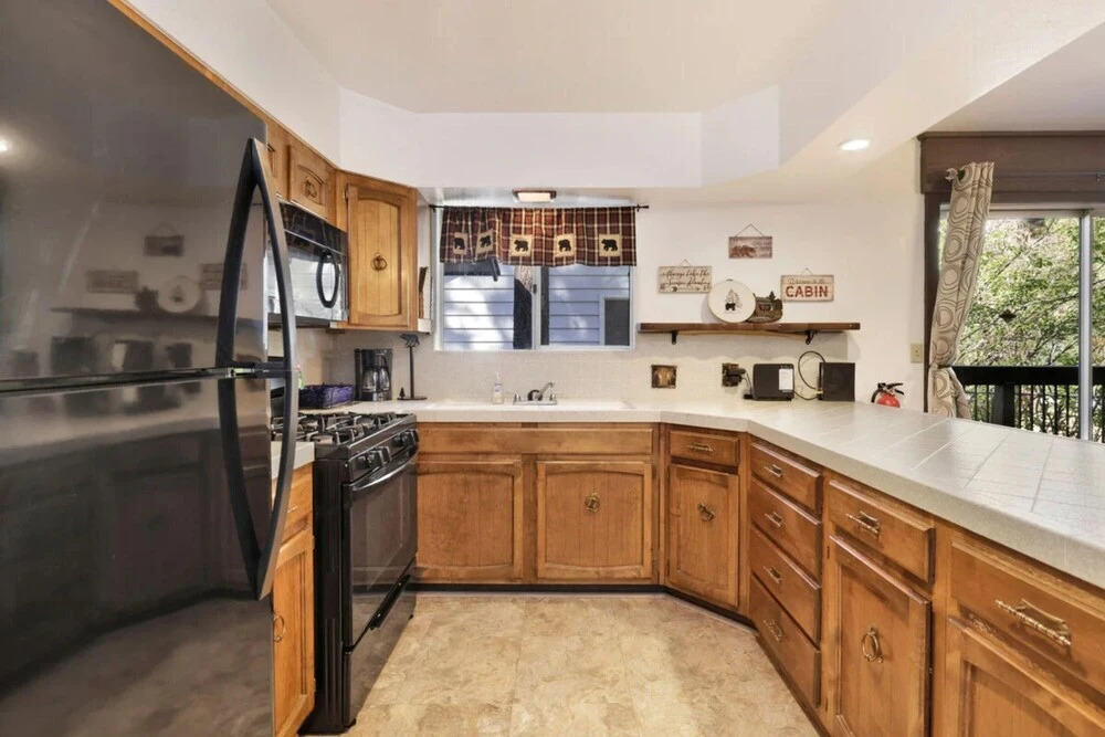 Cuddle Bear's Cabin #2075 by Big Bear Vacations