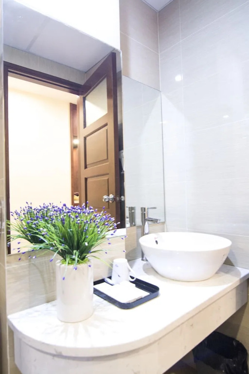Khách sạn Thế Kỷ Mới