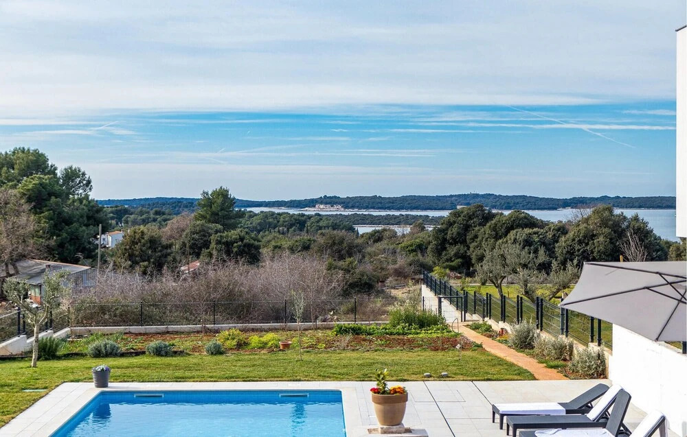 Stunning Apartment in Pula With Outdoor Swimming Pool, Wifi and Outdoor Swimming Pool