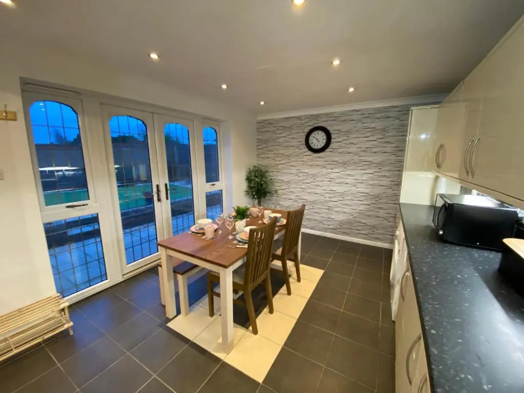 Lovely family home, 5 minutes from the beach