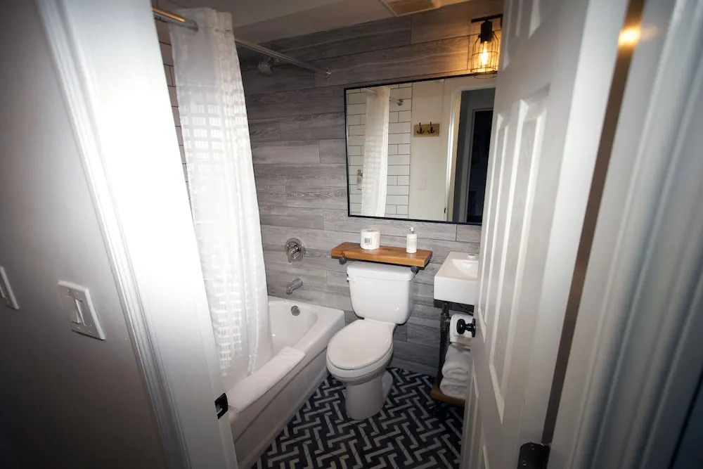 Crash Hotel Squamish