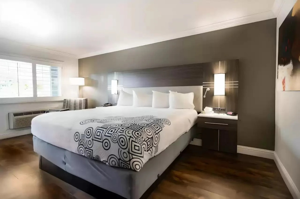 Rodeway Inn San Jose HWY-101 Tully Rd Exit