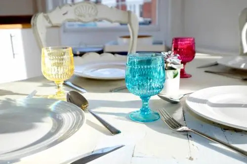 Bright & stylish 2 bed 1st floor apartment
