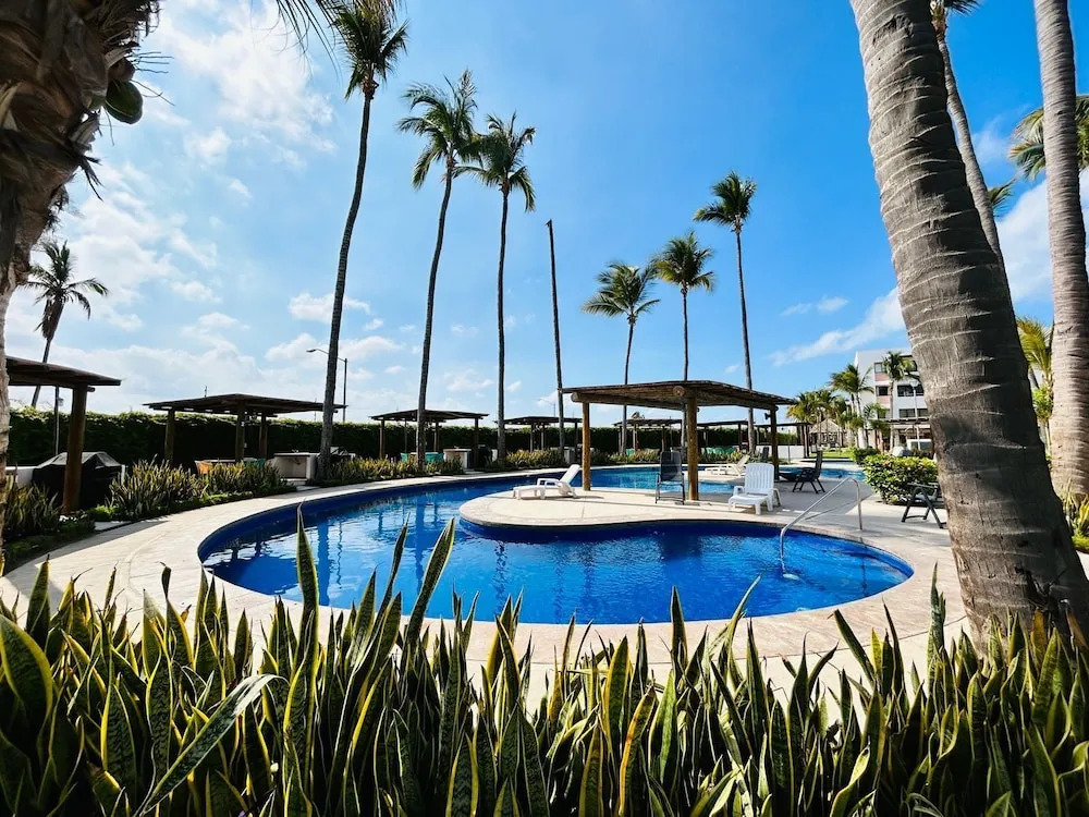 Palmilla Apartments