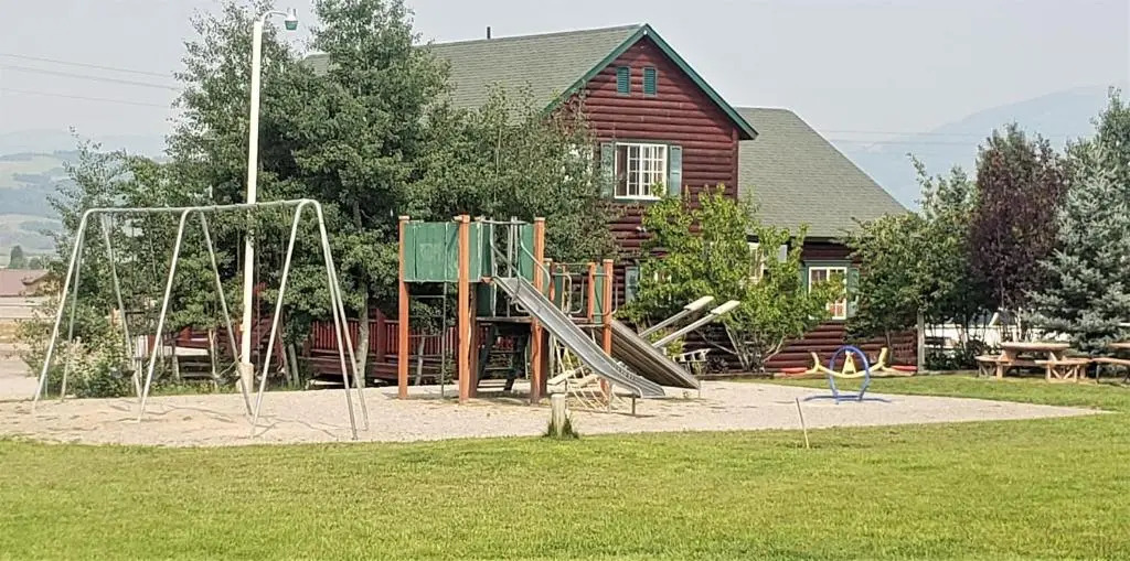Wolf Den Log Cabin Motel and RV Park