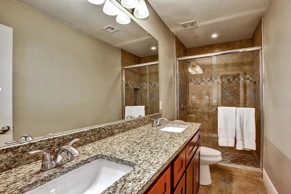 SLS The Lakes - Lovely Spacious Home with Resort Yard, Free Heated Poo