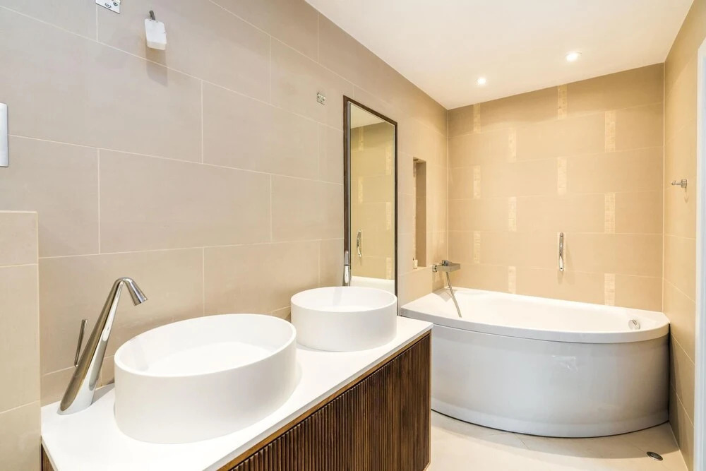Luxury 2BD Apartment in Holland Park