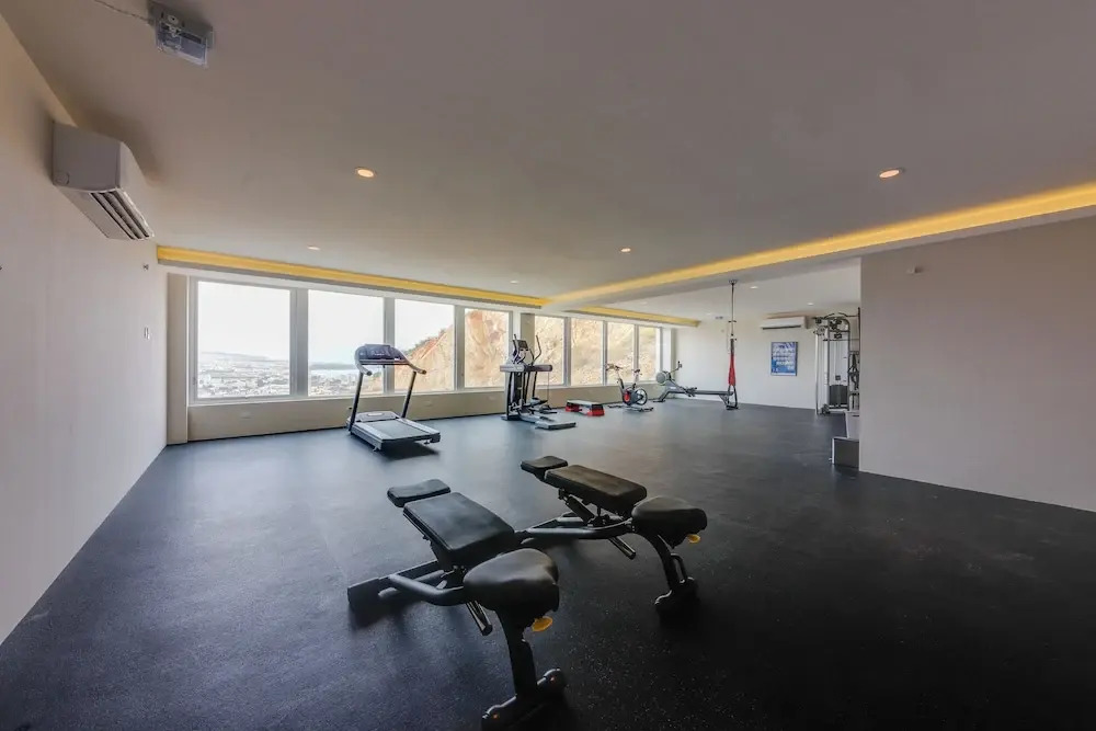 Luxe Mtn Top Retreat w/ Pool Access & Sea View