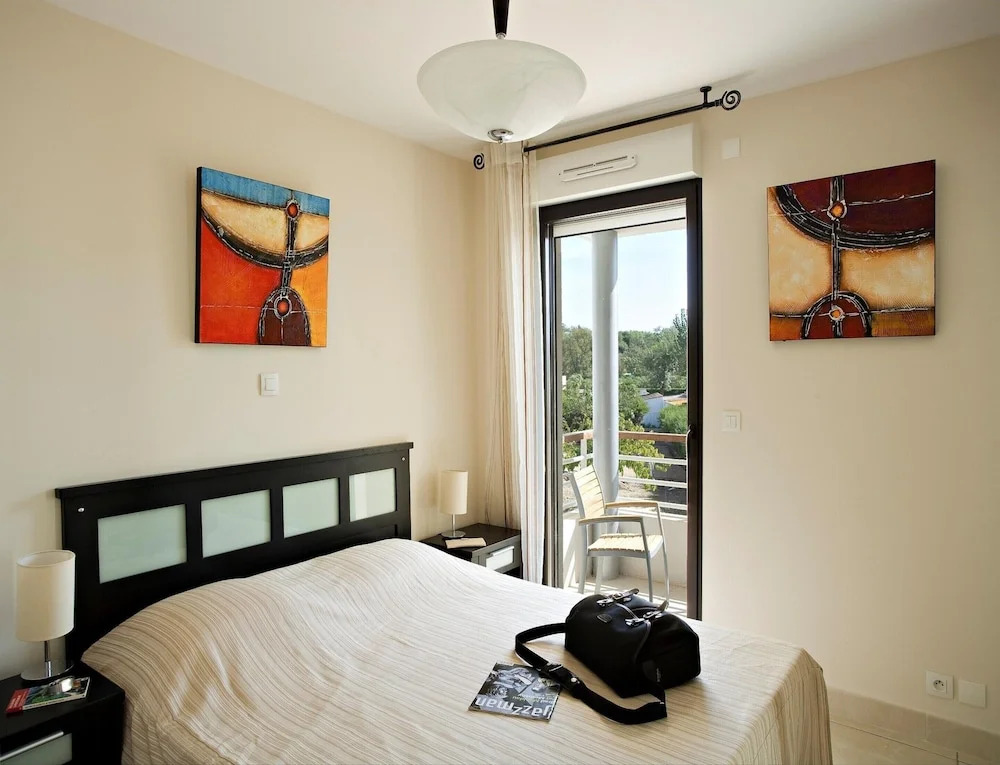 Spacious Marina Stay for Six