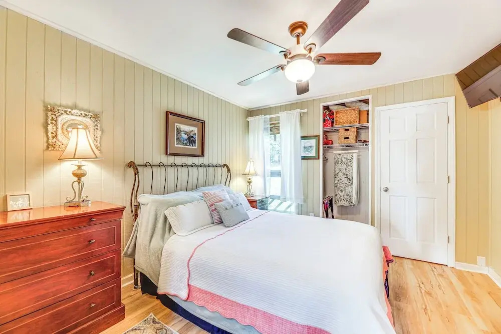 Walk to Slopes: Snowshoe Condo w/ Sunroom