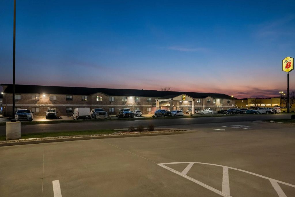 Super 8 by Wyndham Farmington