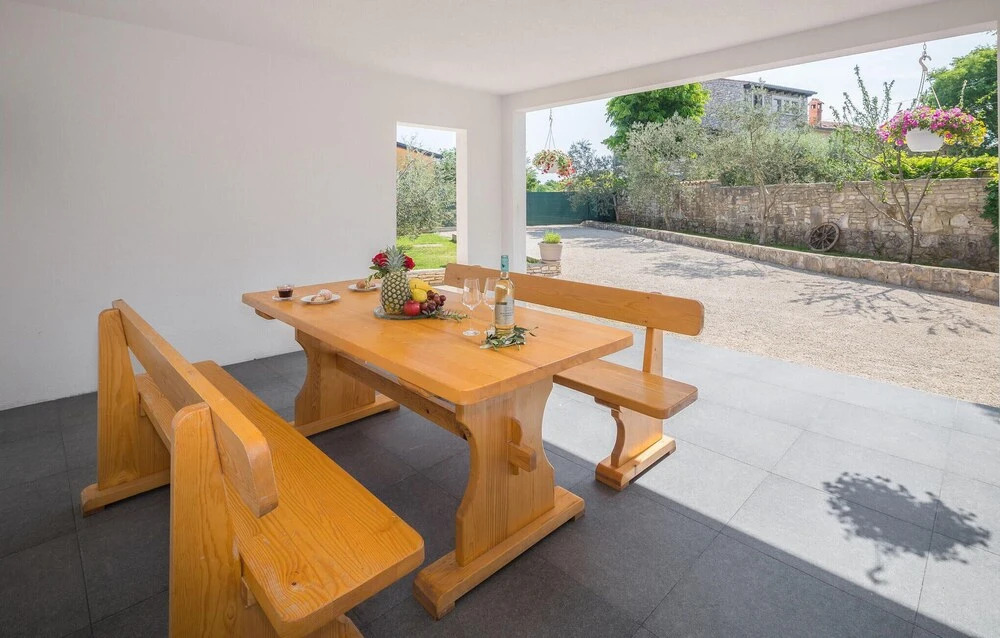 2 Bedroom Awesome Home In Rovinjsko Selo