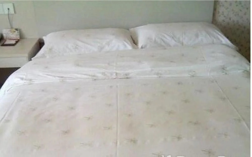 Lily Holiday Hotel (Yichang East Railway Station Fujiuyuan Xintiandi Branch)(百合假日酒店(宜昌东站店))