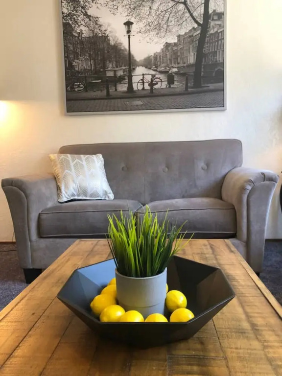 Convenient 2 bedroom, walk to Bart, 10 min to Berkeley