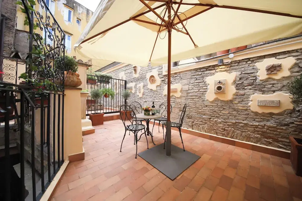 Domus Minelli Navona by Ghor