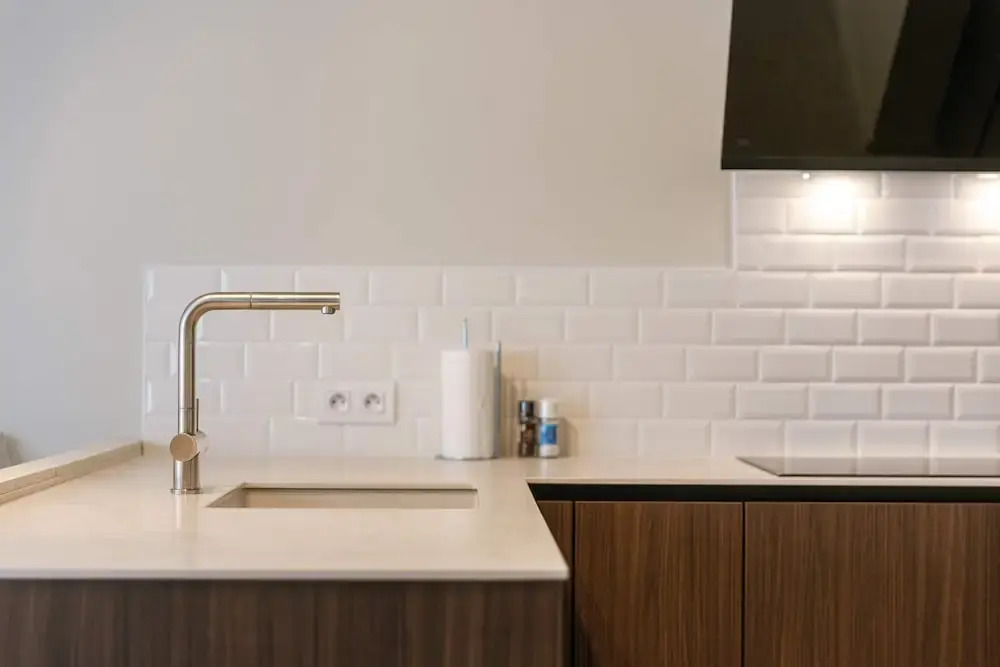 Huswell - Modern Family Flat Steps From the sea