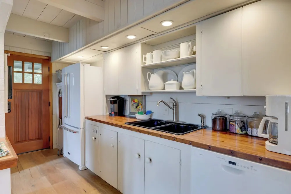 Secluded Riverfront Home w/ Dock Under Mossy Oaks
